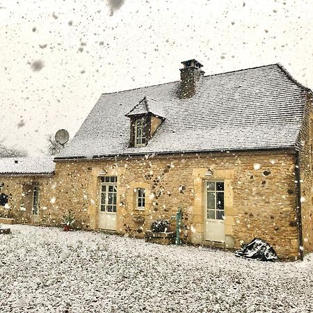 Вилла Les Perroutis Saint-Alvere Экстерьер фото