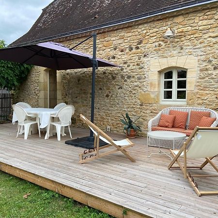 Вилла Les Perroutis Saint-Alvere Экстерьер фото