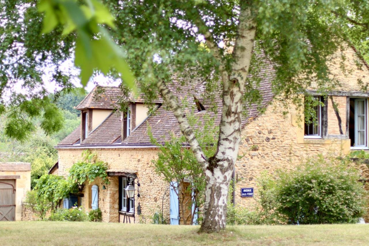 Вилла Les Perroutis Saint-Alvere Экстерьер фото