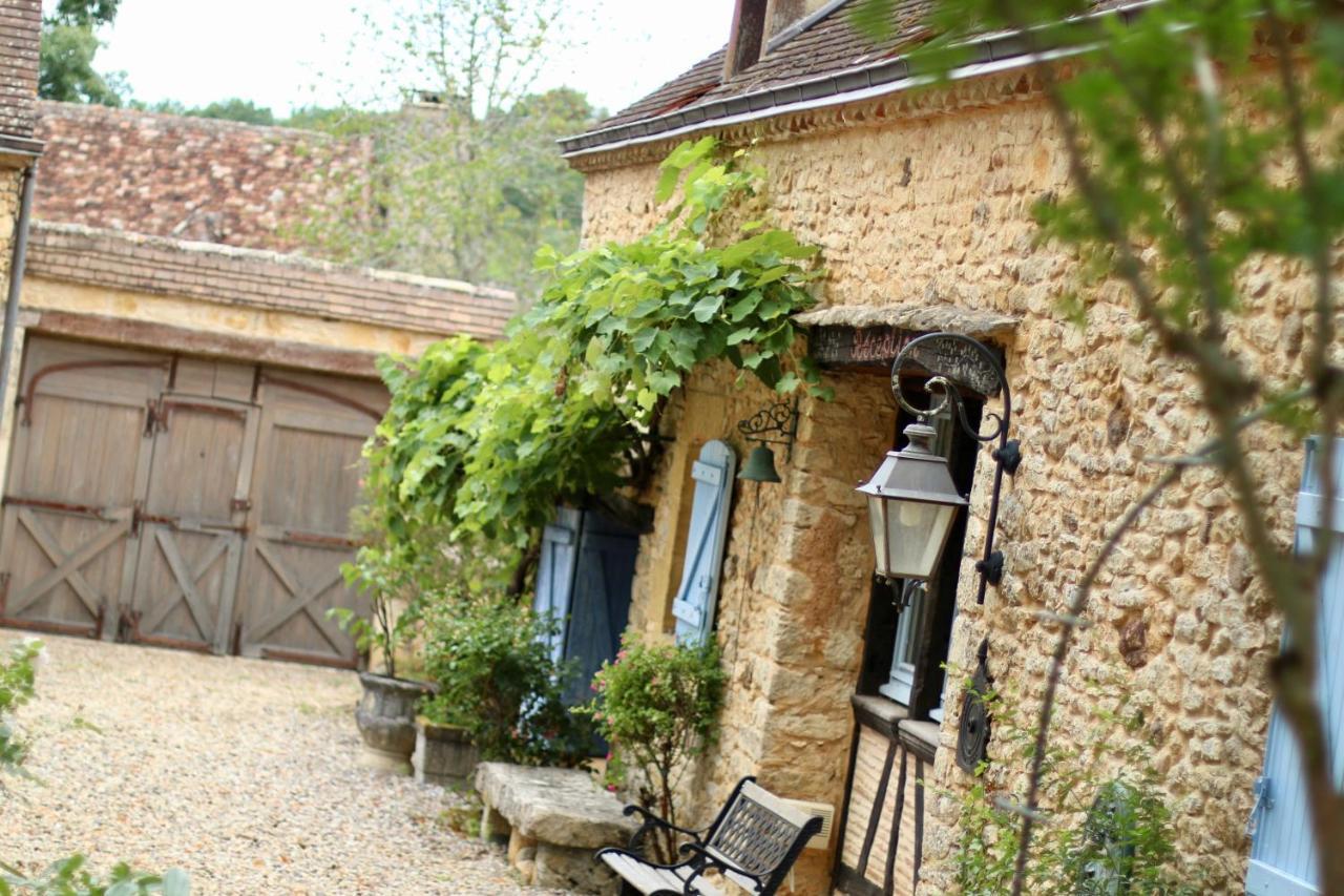 Вилла Les Perroutis Saint-Alvere Экстерьер фото