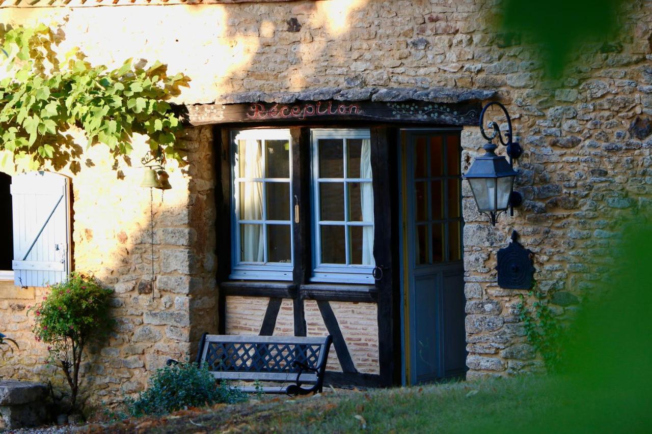 Вилла Les Perroutis Saint-Alvere Экстерьер фото