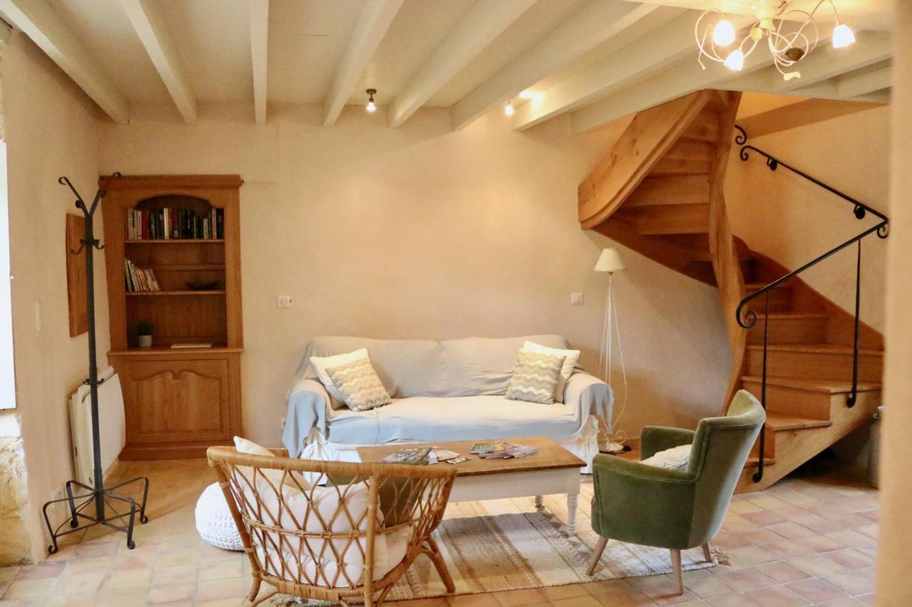 Вилла Les Perroutis Saint-Alvere Номер фото
