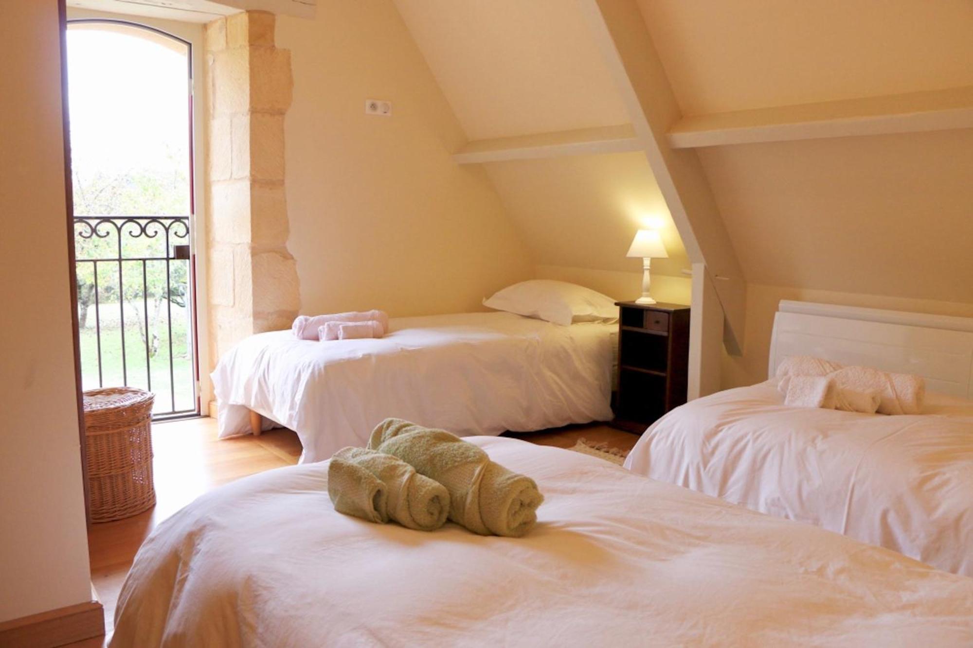 Вилла Les Perroutis Saint-Alvere Экстерьер фото