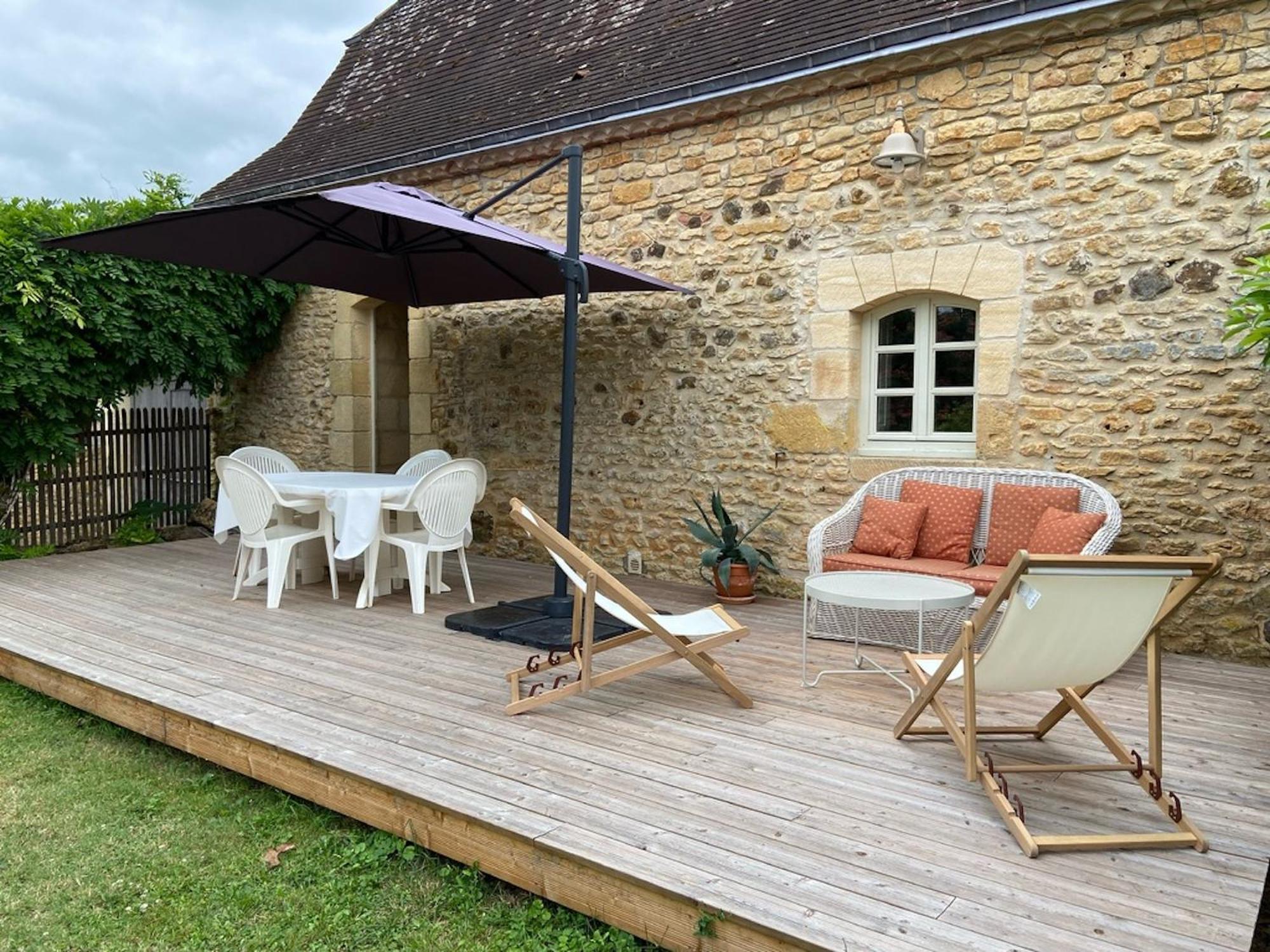 Вилла Les Perroutis Saint-Alvere Экстерьер фото